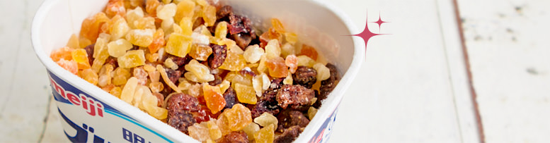 ドライフルーツが乗ったヨーグルト