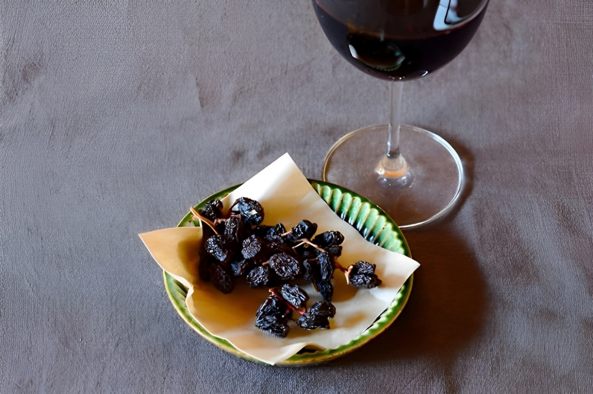 チリ産・枝付レーズン