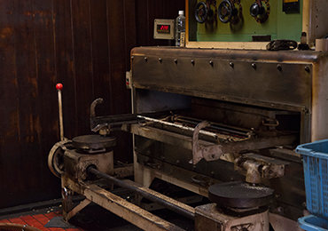 こちらがナッツの焙煎機