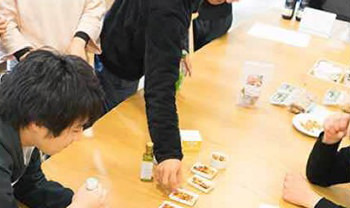 商品開発で食べ比べ