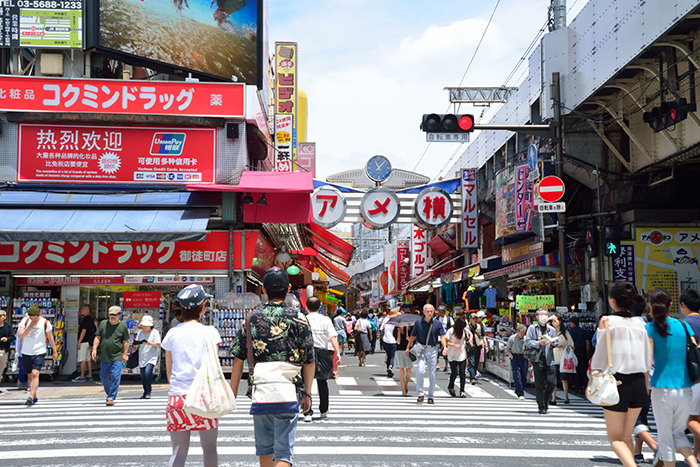 ❶アメ横入り口(JR御徒町駅側)