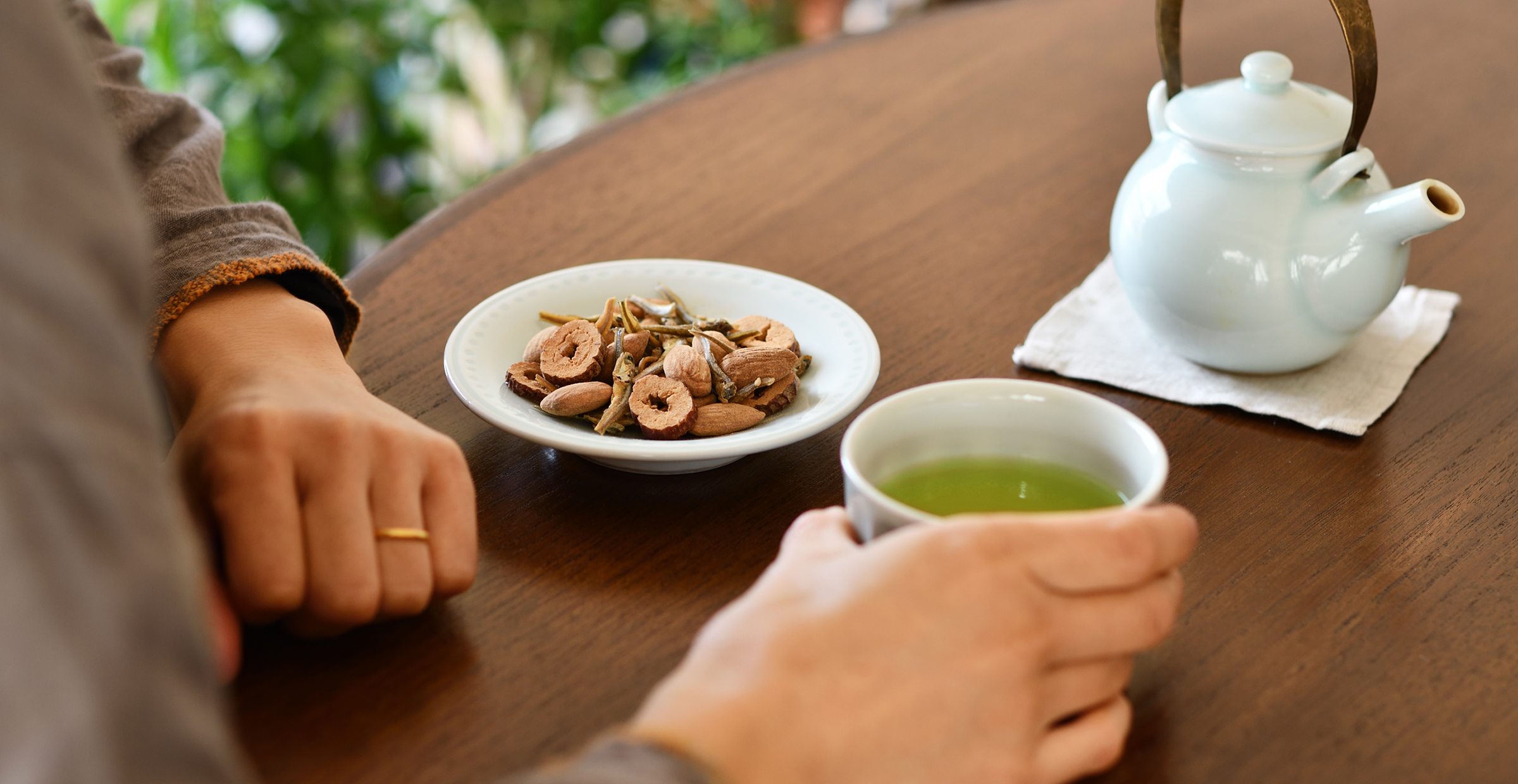 お茶と一緒に、カルシウムの吸収率UP!