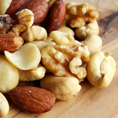 Bar御用達　４種類の極上ミックスナッツ　うす塩仕立て